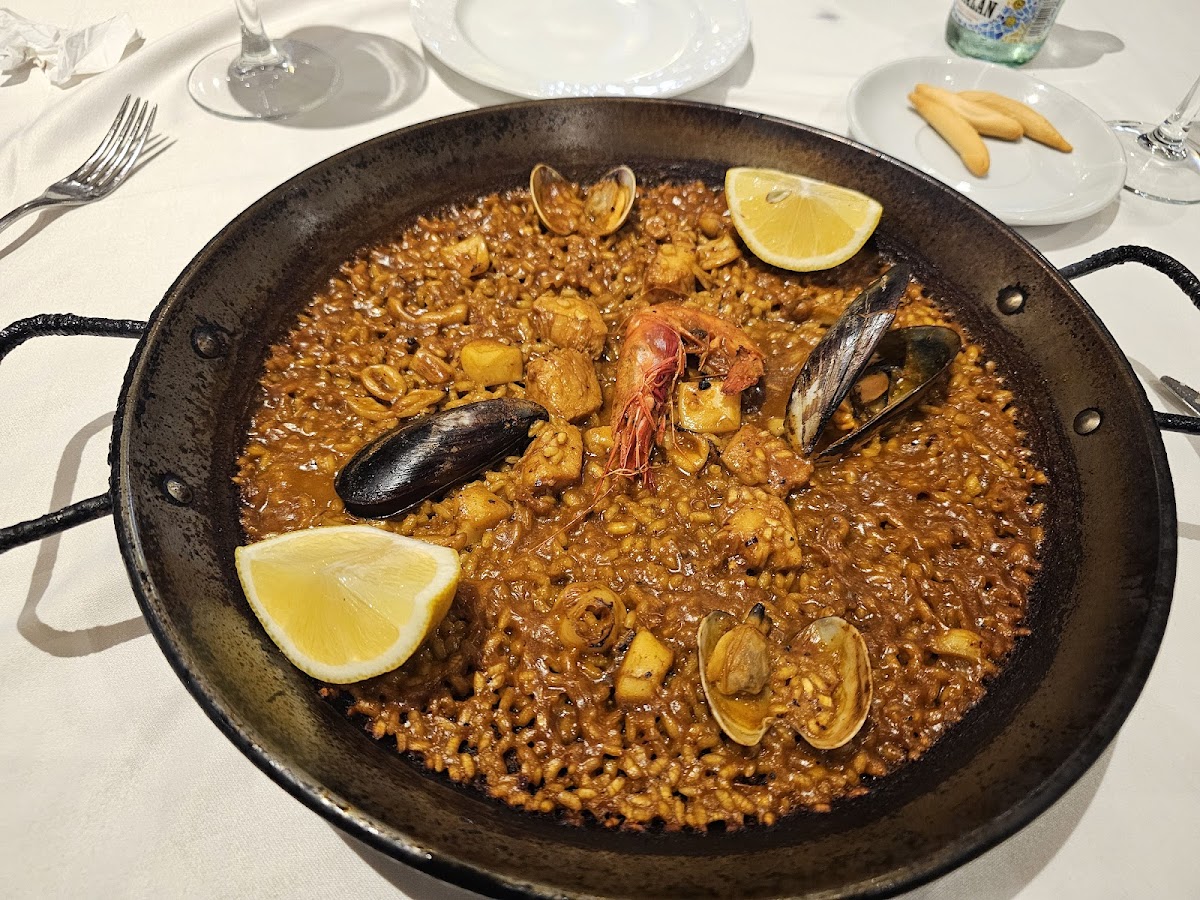 Menú del día servido en mesa